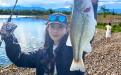 美女模特直播丰胸全程